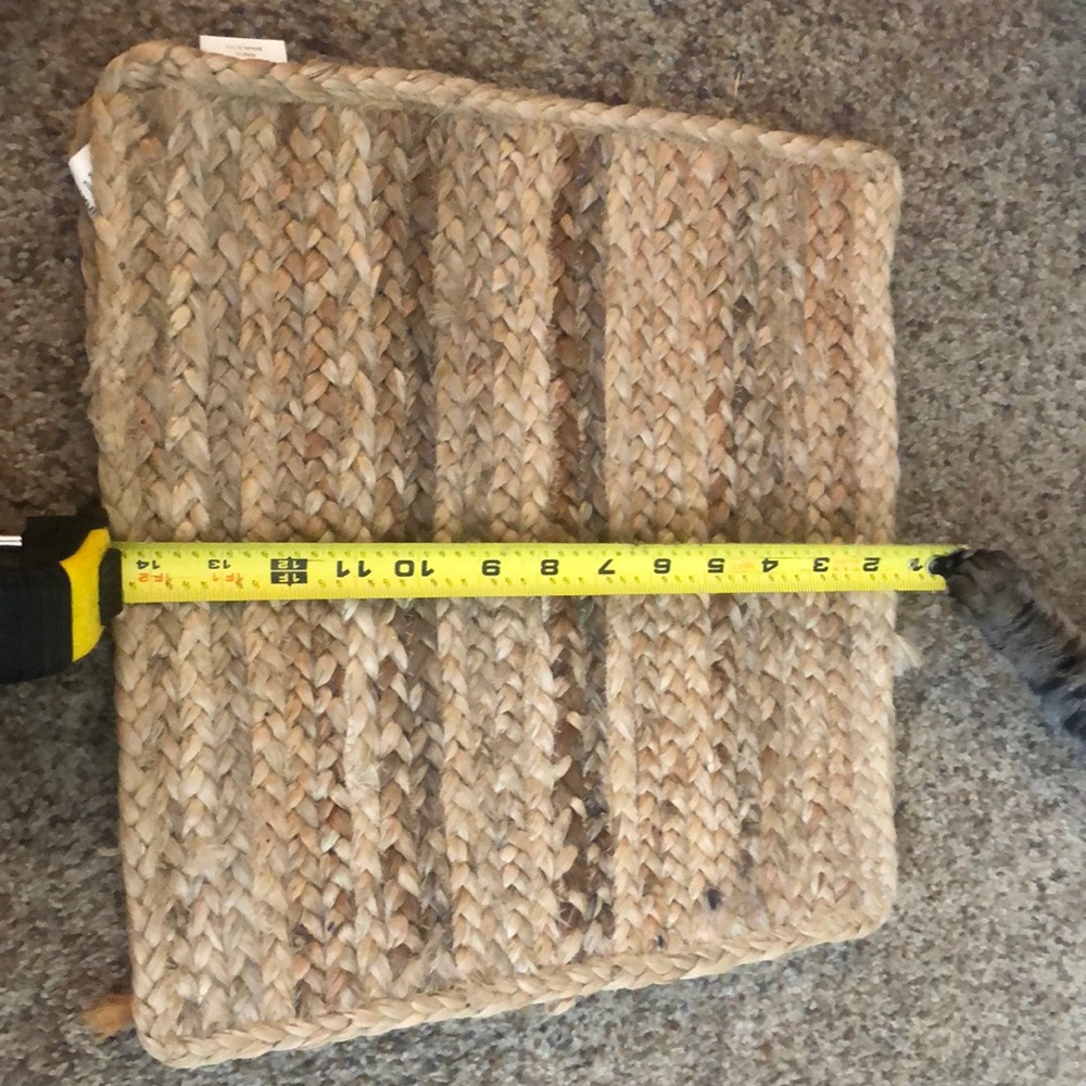 2 Better Homes and Gardens placemats. 100% Jute Material. Great condition.